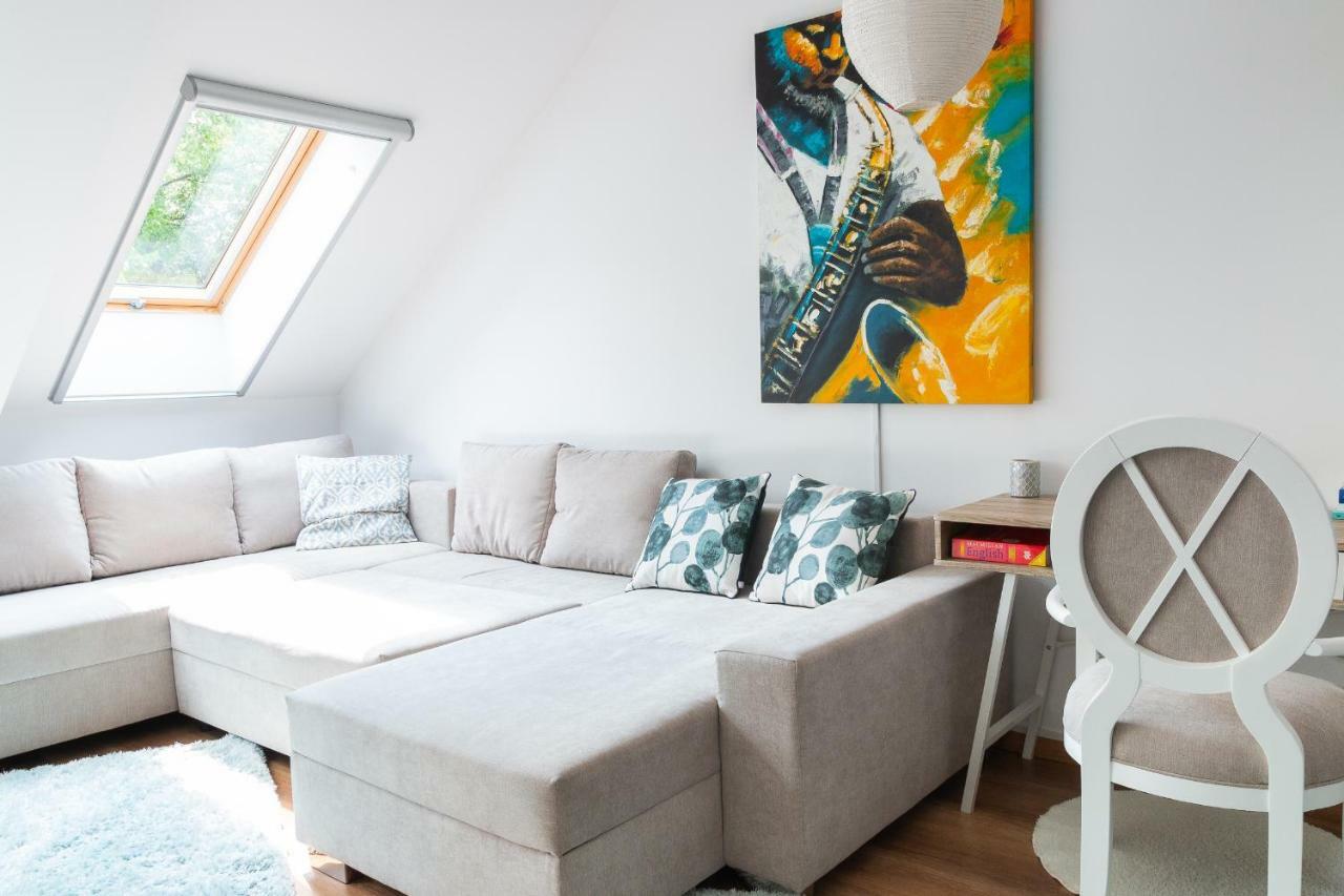 Cozy Flat In The Heart Of The City Орадеа Екстериор снимка