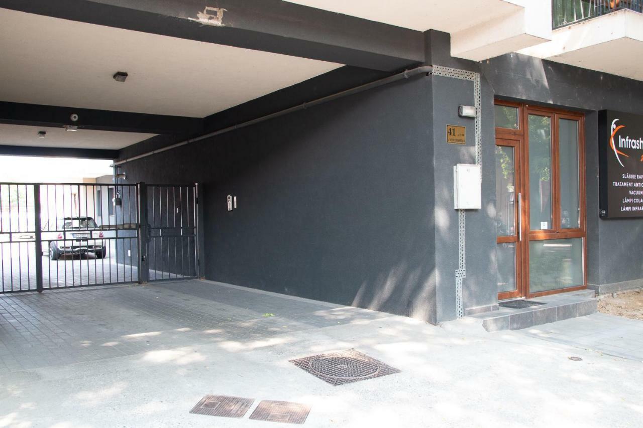 Cozy Flat In The Heart Of The City Орадеа Екстериор снимка