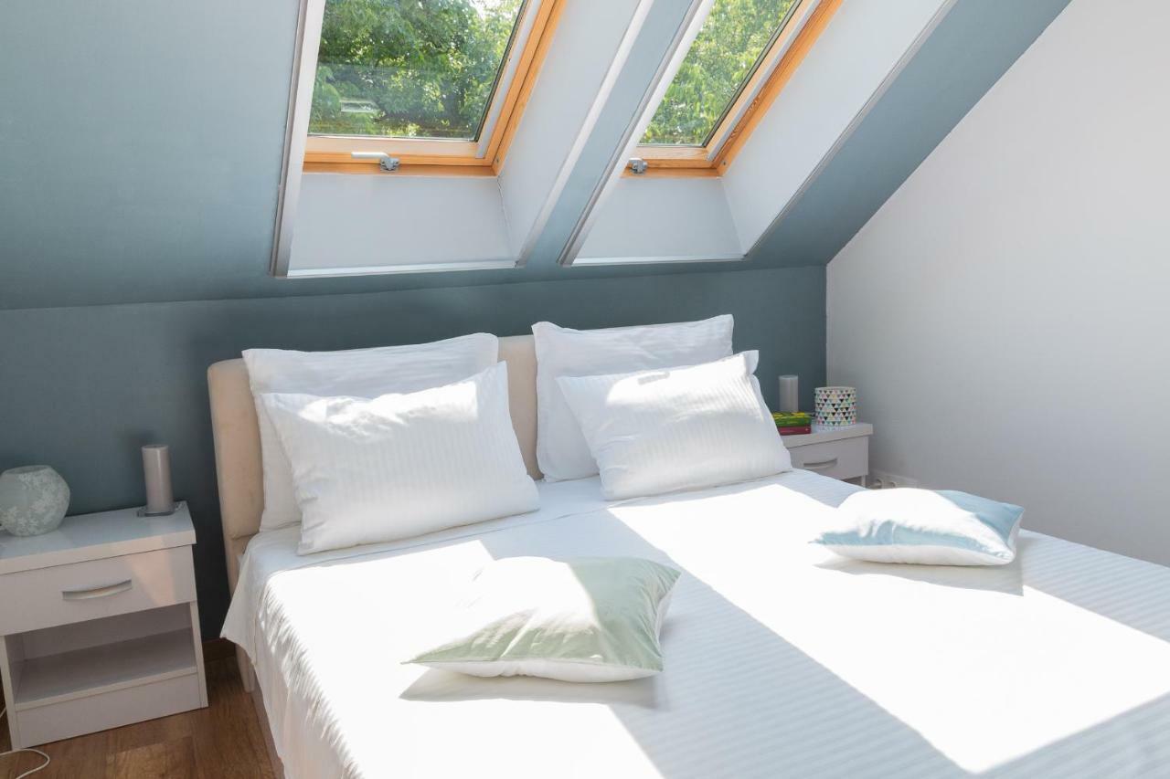 Cozy Flat In The Heart Of The City Орадеа Екстериор снимка